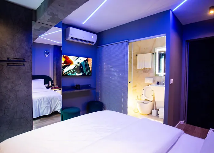 Hotel apartamentowy Standard At The Bubbles Jacuzzi *